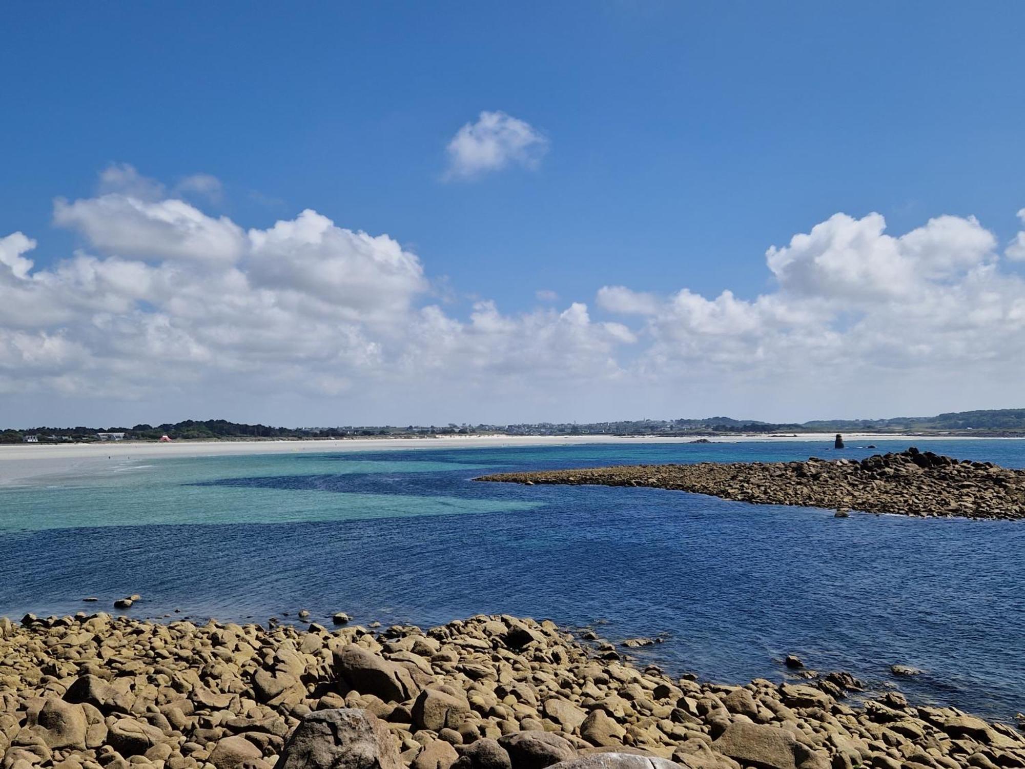 Entre Terre Et Mer Plougoulm Bagian luar foto